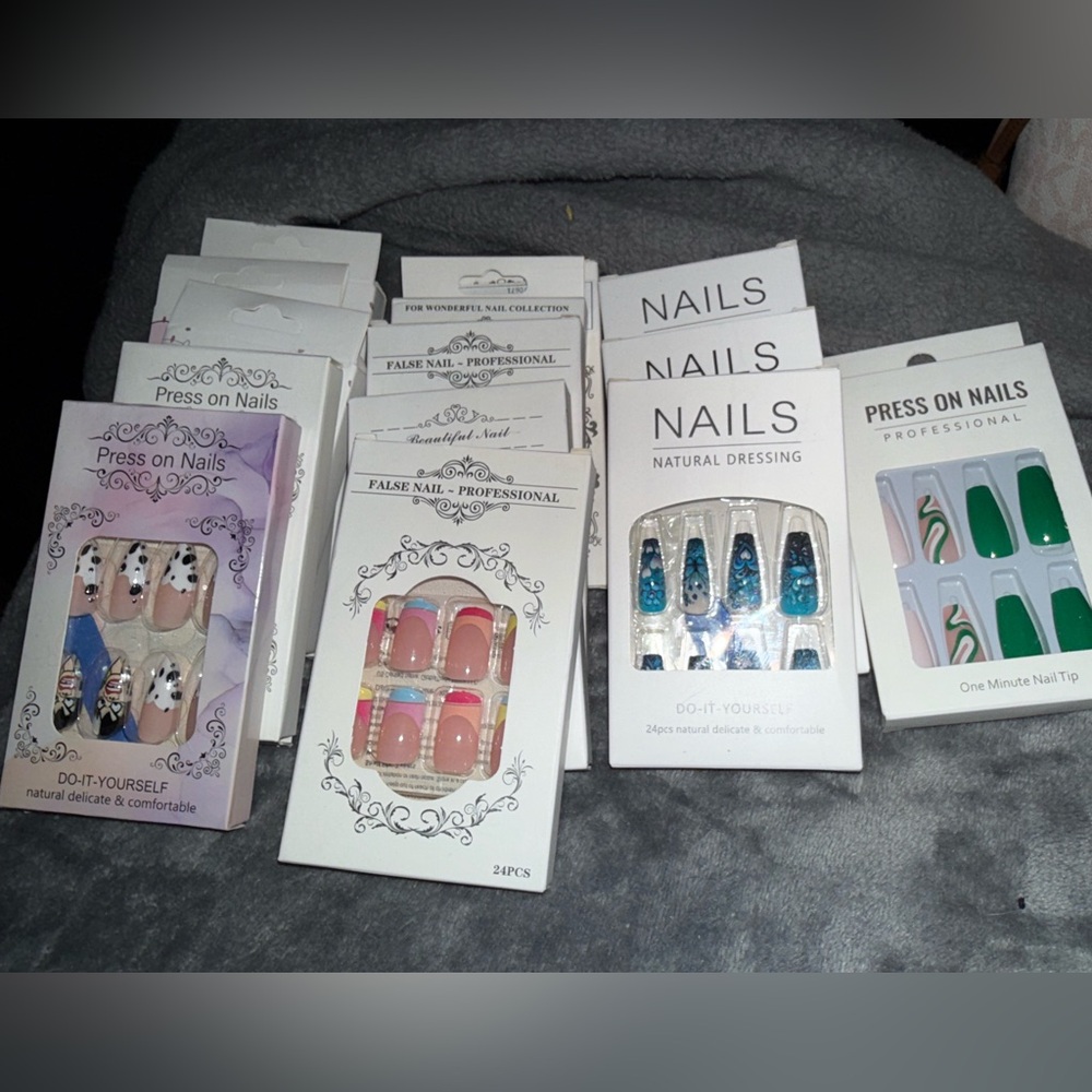 Press-On Nails Set - 14 sets